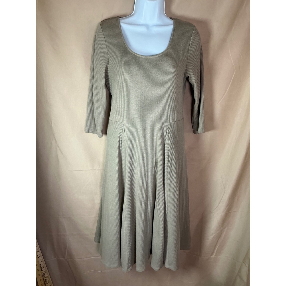 Amanda Lane Fit and Flare Dress Womens Medium Taupe Excellent Ribbed 3/4 Sleeve